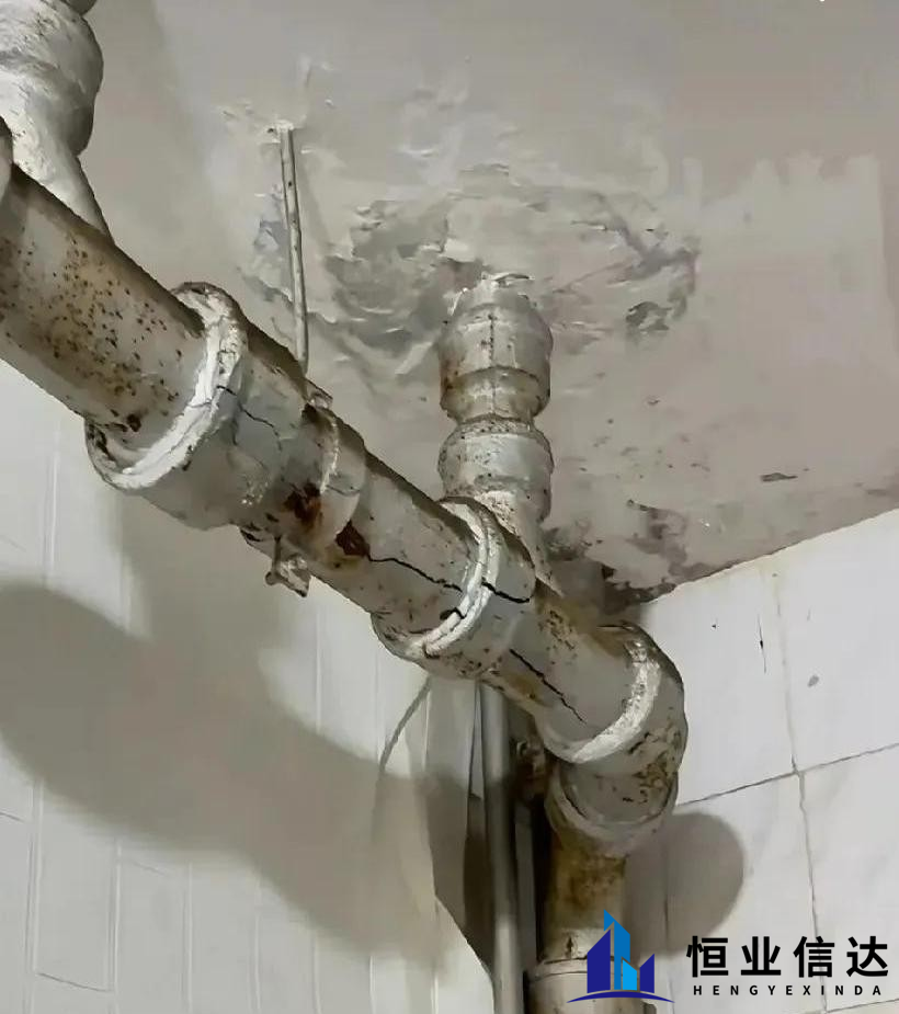 管道漏水堵邻里，法律厘清权责界！社区普法帮你避纠纷